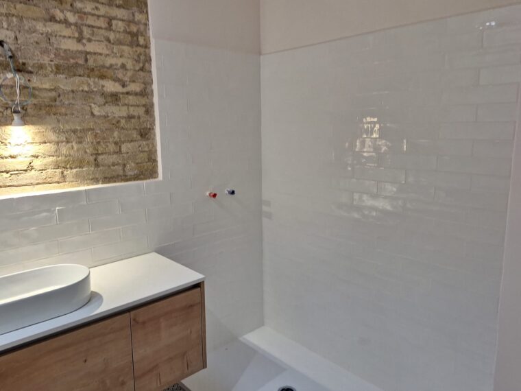 Cambiar la bañera por ducha en Sabadell: precio y consejos en 2026